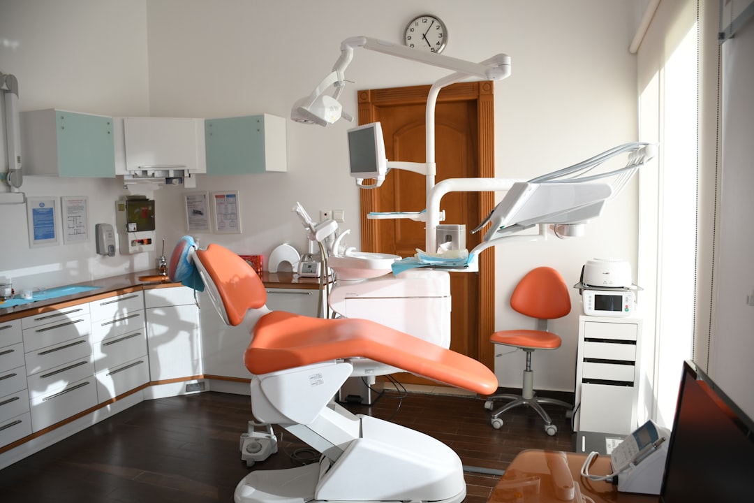 Fauteuil dentaire moderne du cabinet Sourire et Santé